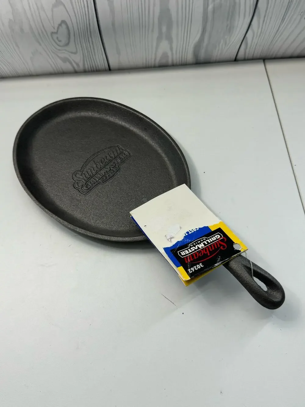 New Sunbeam Grillmaster Cast Iron grill pan 9 inches Camping